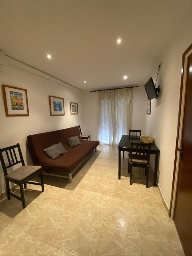 Apartamentos Mitus Canet De Mar Exterior foto