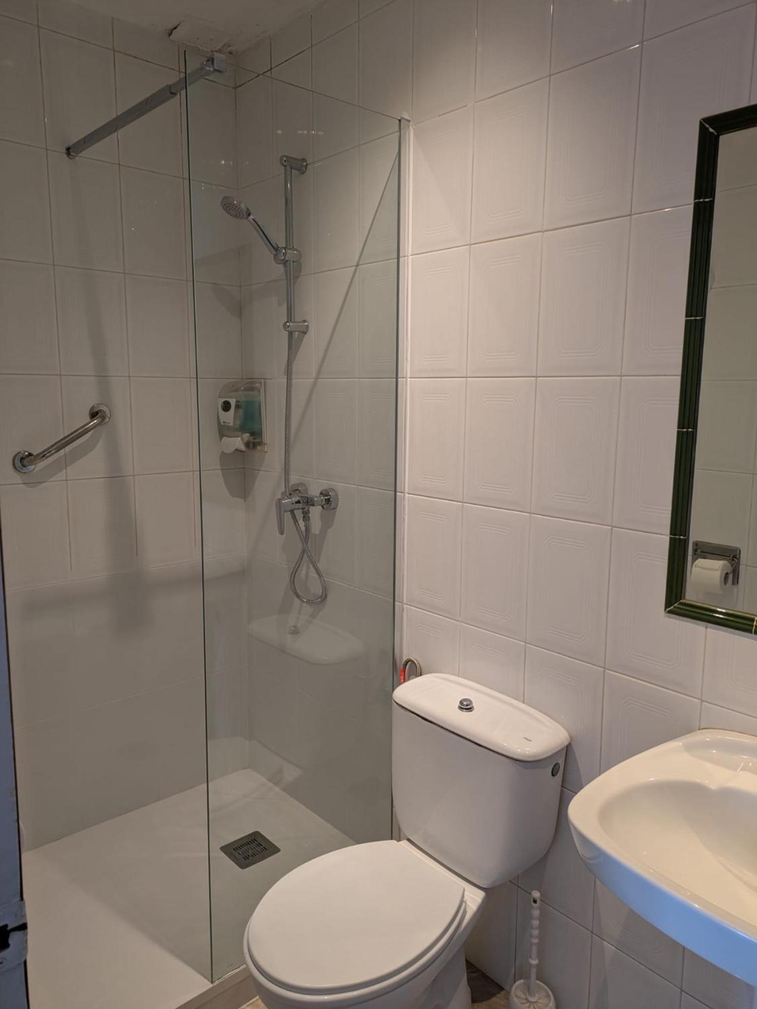 Apartamentos Mitus Canet De Mar Exterior foto